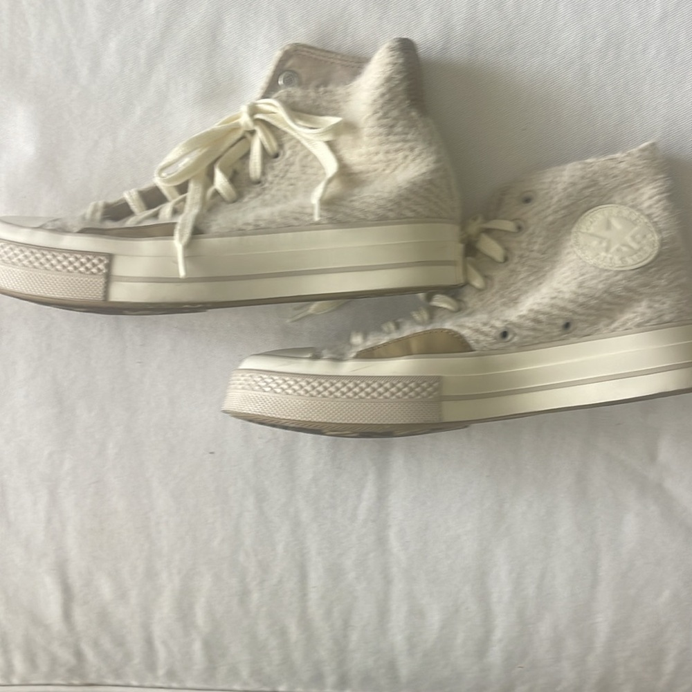 NWOB CONVERSE CHUCK 70 Cozy High-top Sneakers Size 8.5 beige fuzzy fabric - Picture 3 of 11